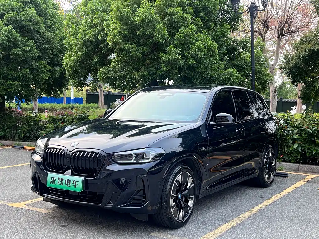 BMW iX3 2024