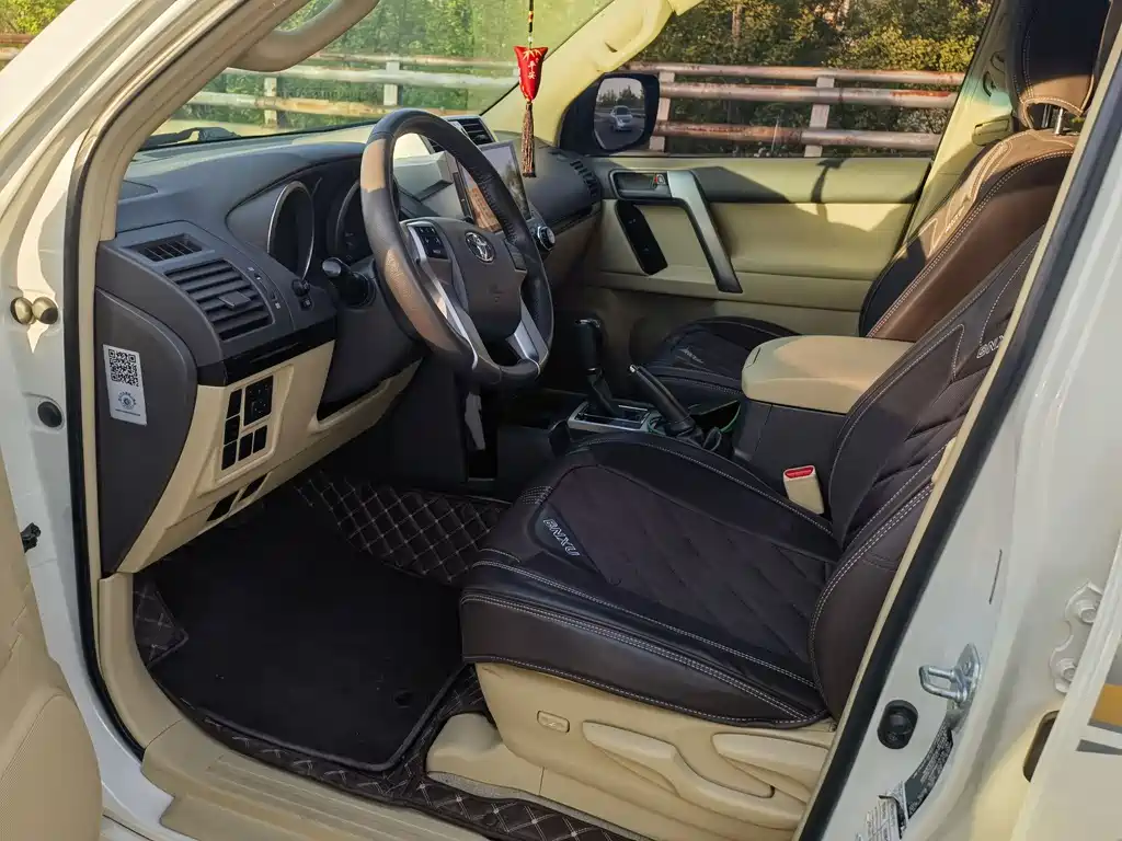 Toyota Land Cruiser Prado 2014 2.7L AT Luxury