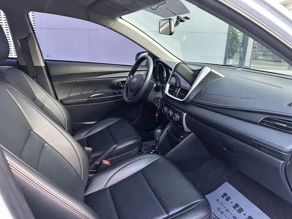 Toyota Yaris L - фото 8