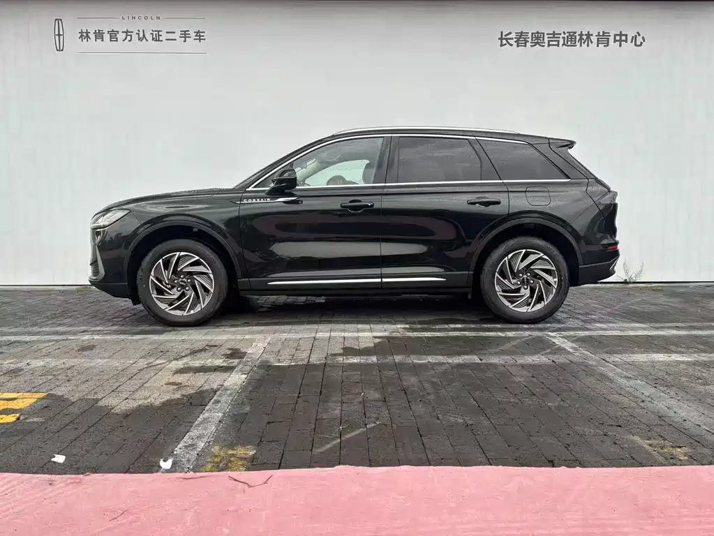 Заказать Lincoln Corsair 2026 года за 4 780 701 ₽  из Китая