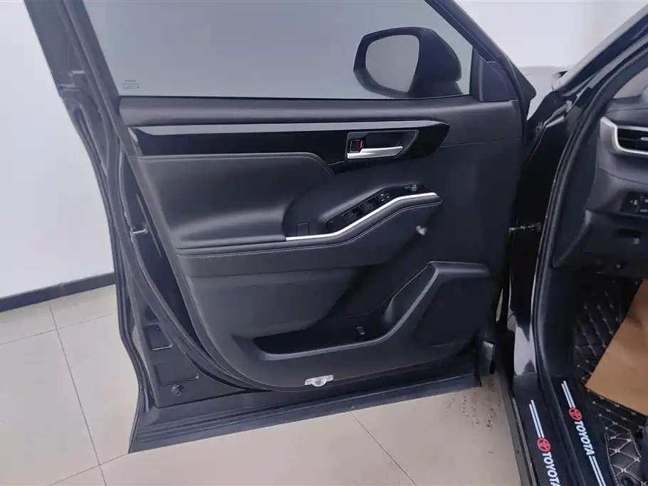 Toyota Highlander 2022 380T Luxury 7 мест