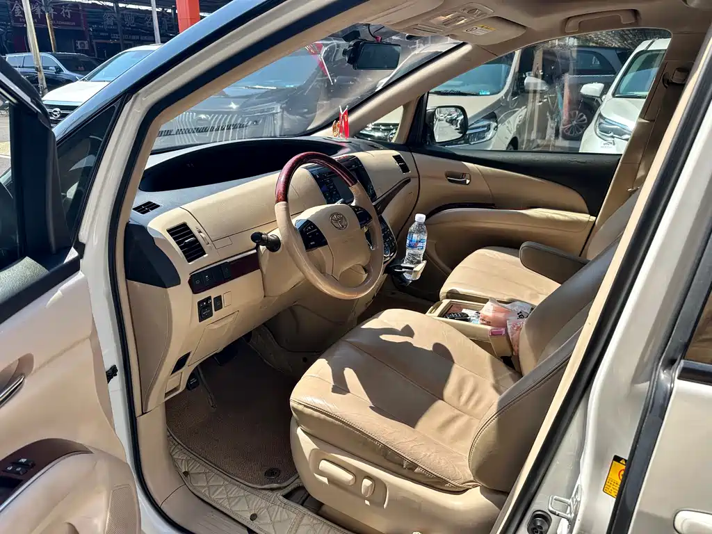 Toyota Previa — миниатюра 4