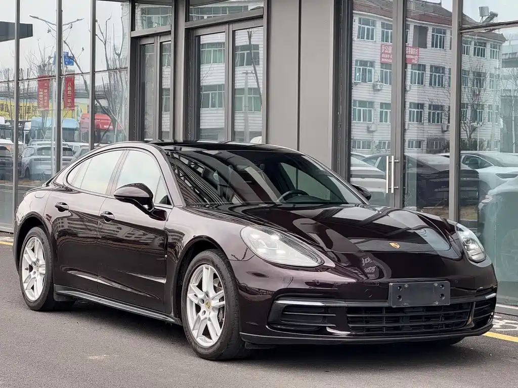 PORSCHE PANAMERA