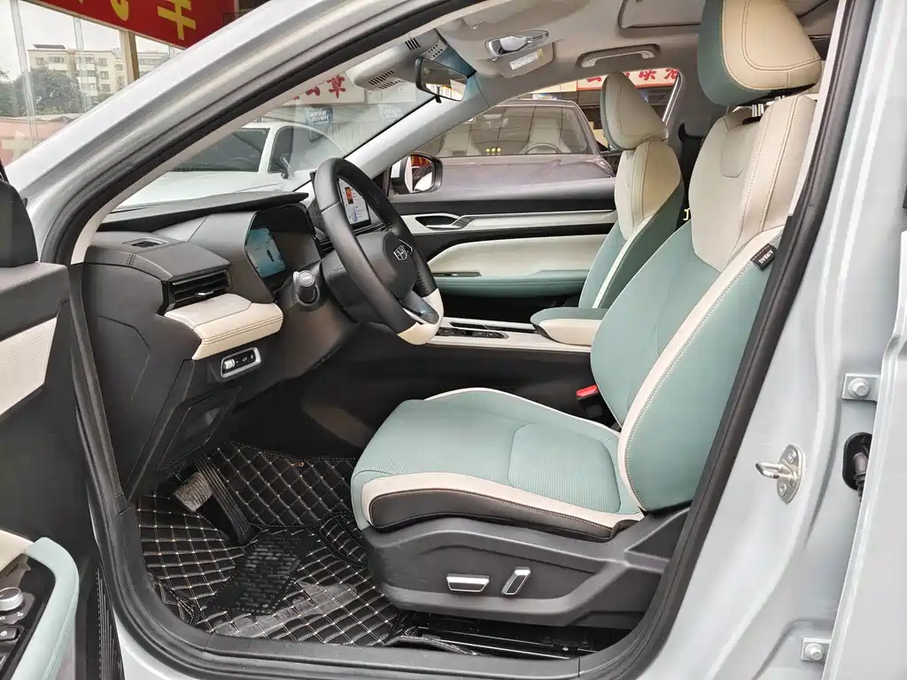 Geely L HiP — миниатюра 3