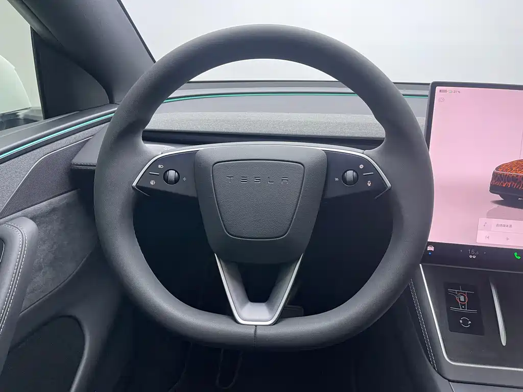 Tesla Model Y L — миниатюра 12