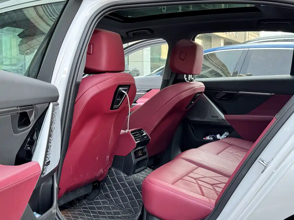 BMW 5 Series — миниатюра 6