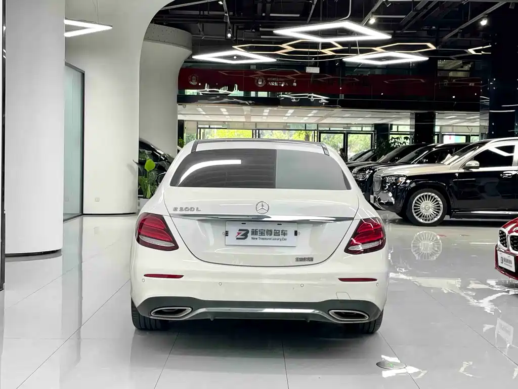 Mercedes-Benz E-Class — миниатюра 20