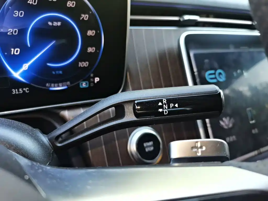 Mercedes-Benz EQE SUV — миниатюра 14