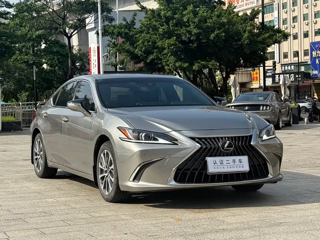 Lexus ES 2022 300h