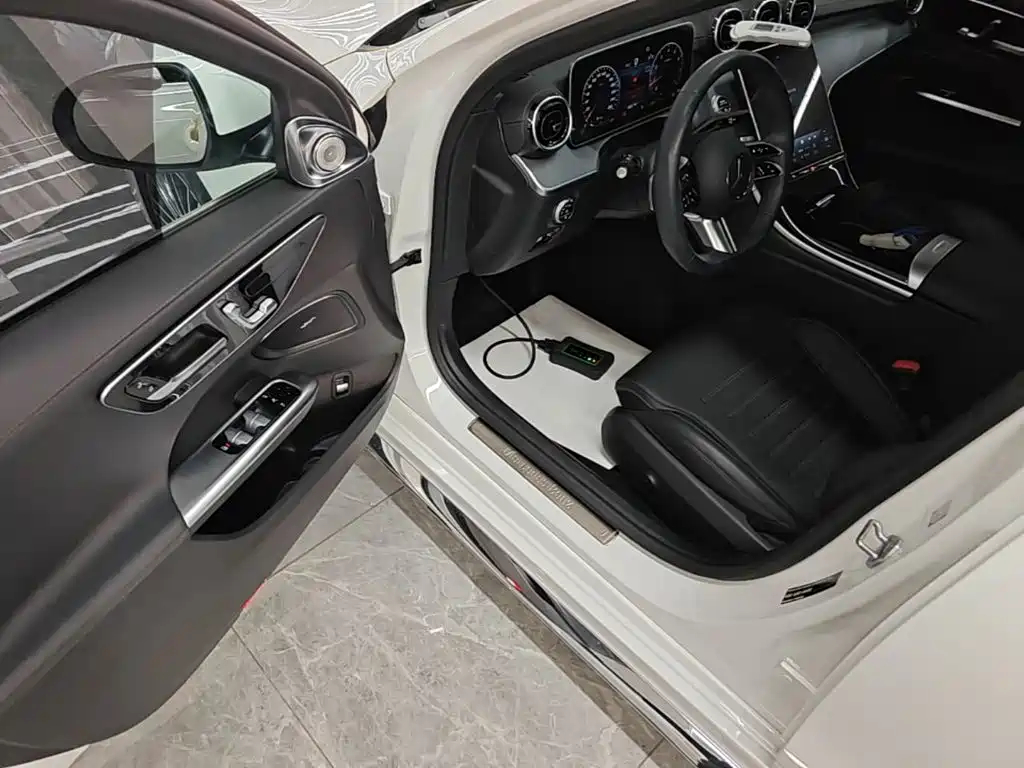 Mercedes-Benz C-Class — миниатюра 16