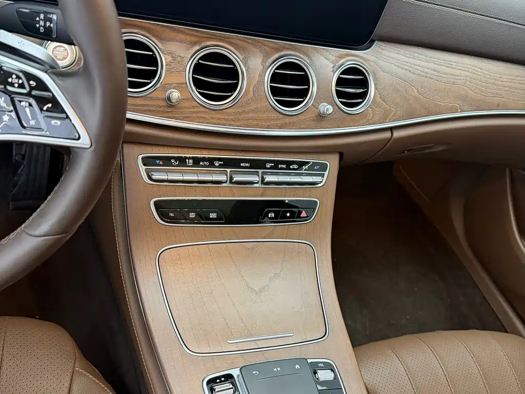 Mercedes-Benz E-Class — миниатюра 7