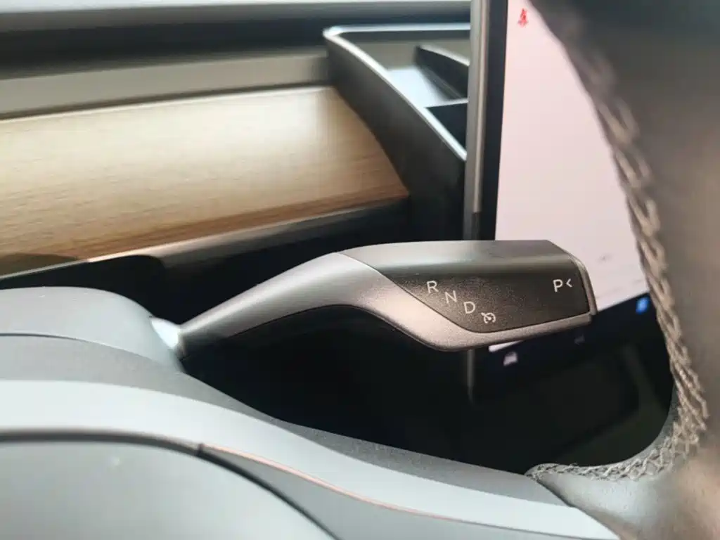 Tesla Model Y — миниатюра 14