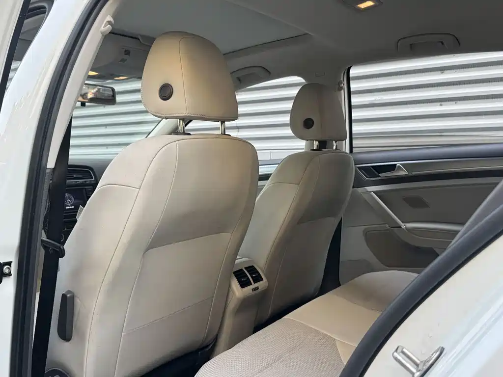 Volkswagen Golf — миниатюра 11