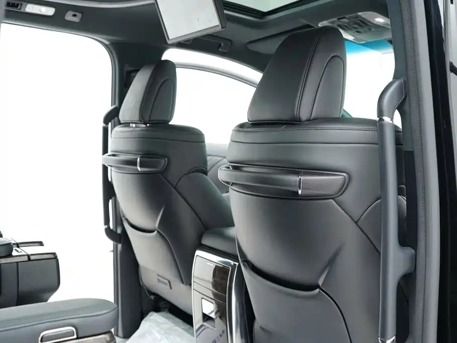 Toyota Alphard — миниатюра 24