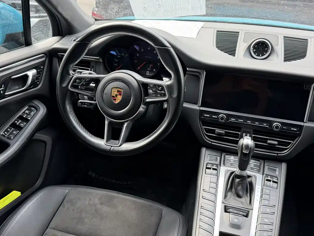 Porsche Macan — миниатюра 5