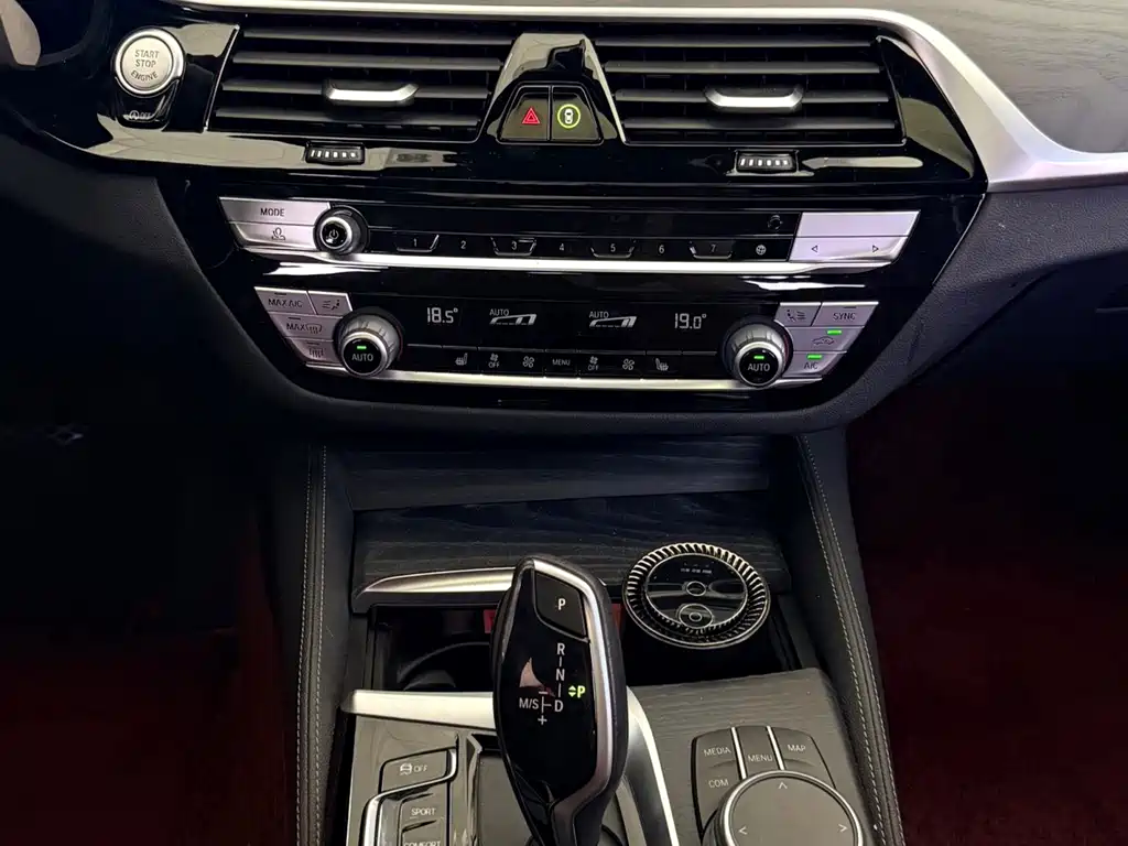 BMW 5 Series — миниатюра 12