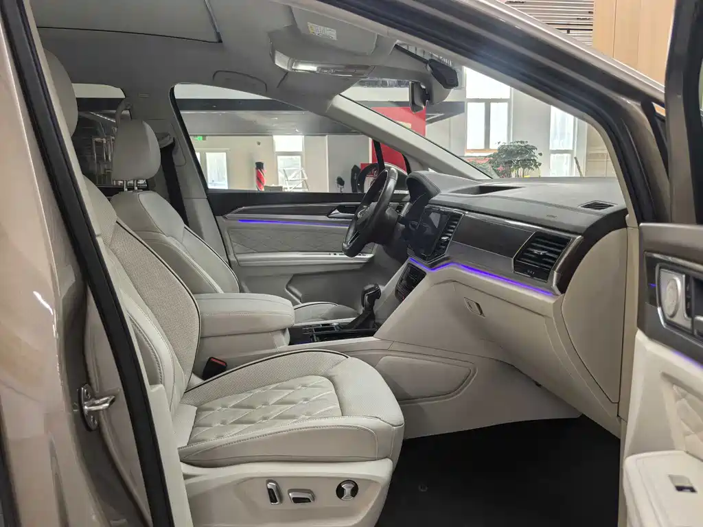Volkswagen Viloran 2020 380TSI Luxury