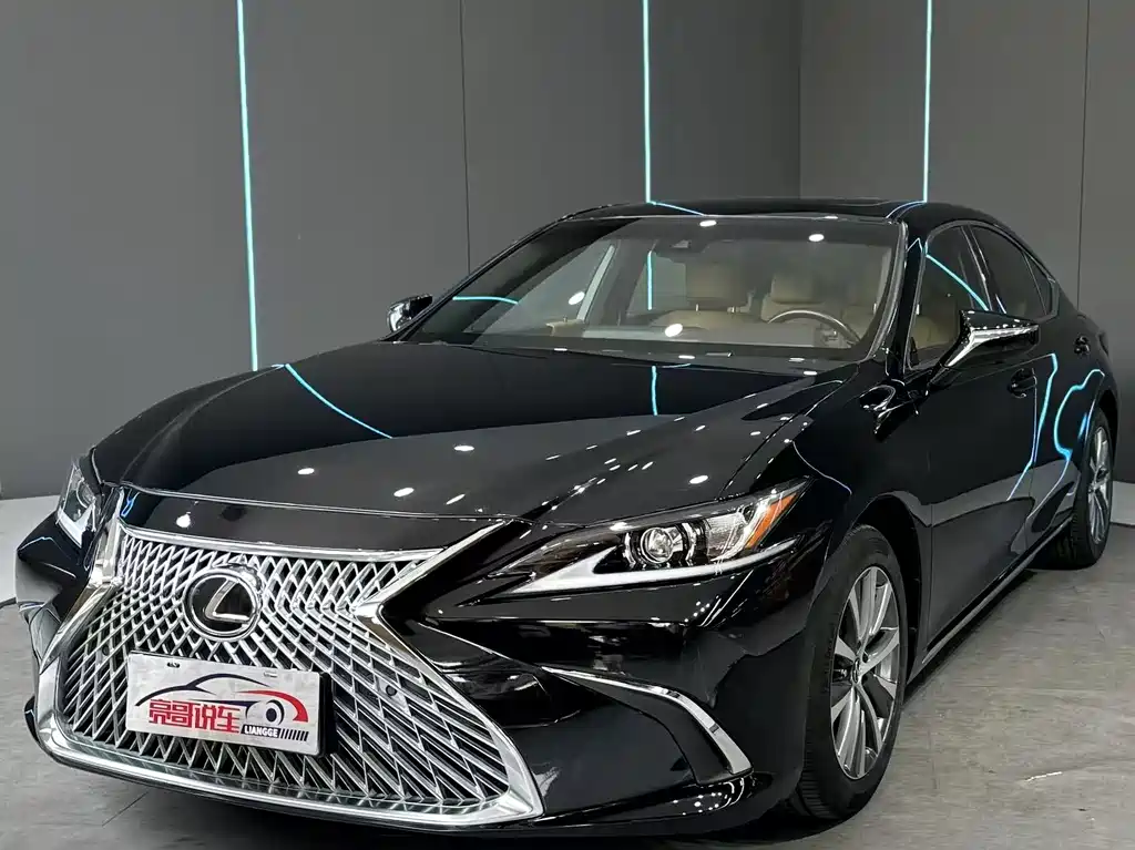 Lexus ES 2019