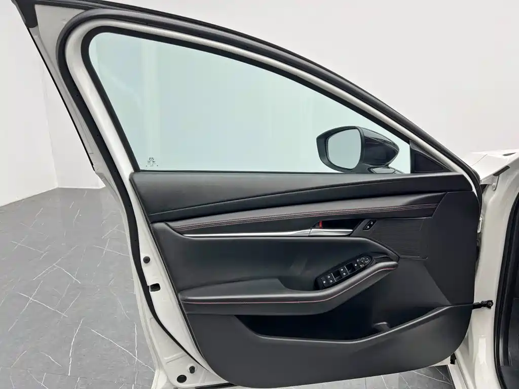 Mazda 3 Axela — миниатюра 12