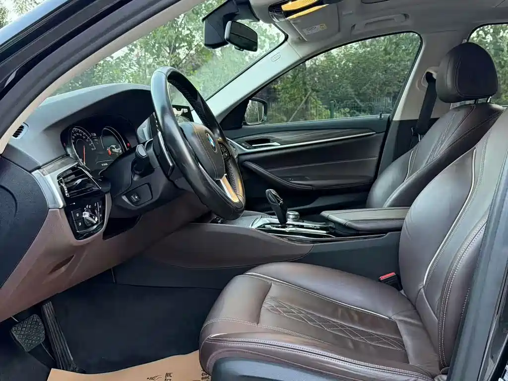 BMW 5 Series — миниатюра 8