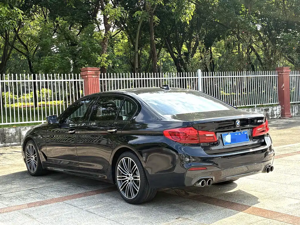 BMW 5 Series — миниатюра 4