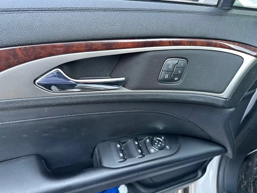 Lincoln MKZ — миниатюра 17