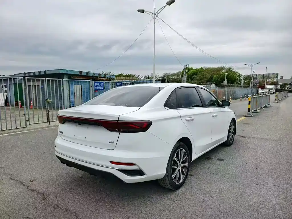 Geely Emgrand — миниатюра 7