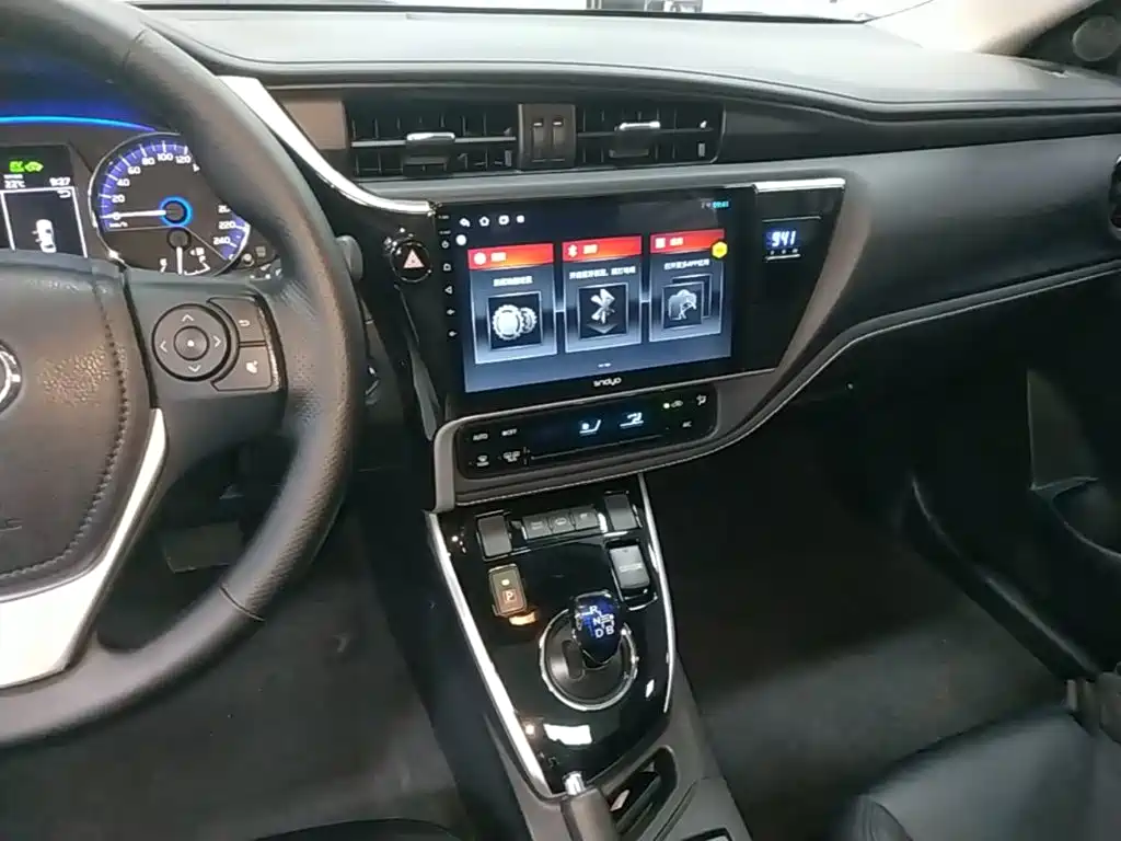 Toyota Corolla Hybrid — миниатюра 13