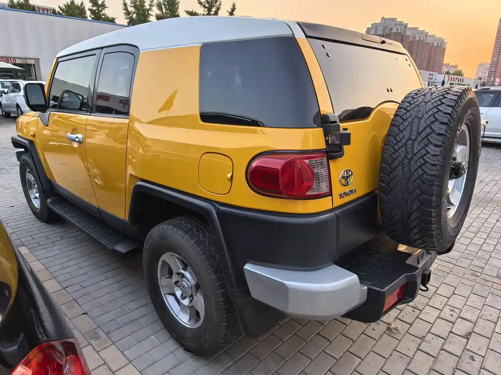 Toyota FJ Cruiser — миниатюра 11