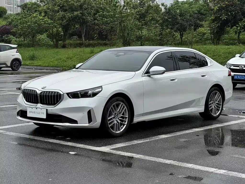 BMW 5 Series 2025
