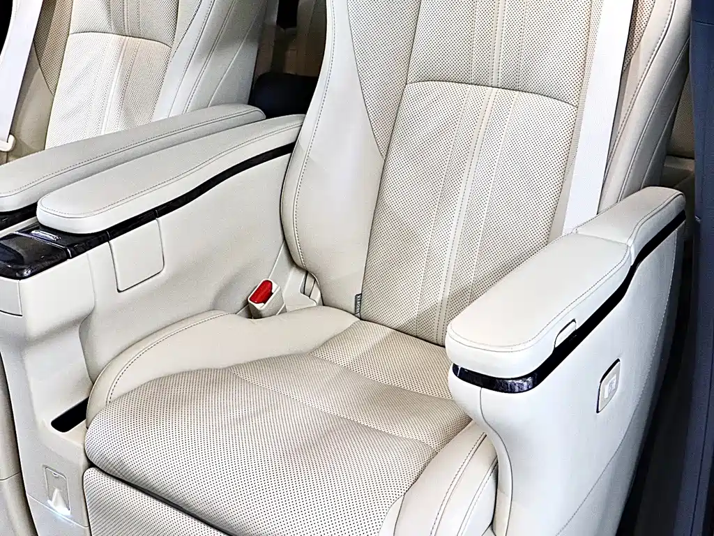 Toyota Alphard — миниатюра 14