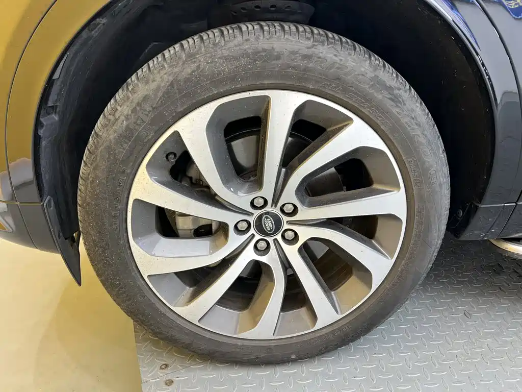 Land Rover Discovery Sport — миниатюра 9