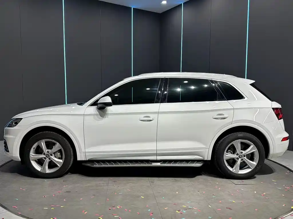 Audi Q5L - фото 4