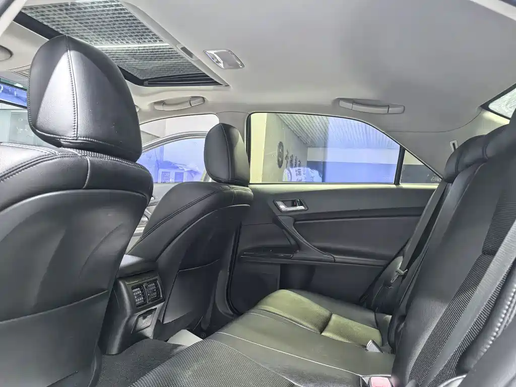 Toyota Reiz — миниатюра 7