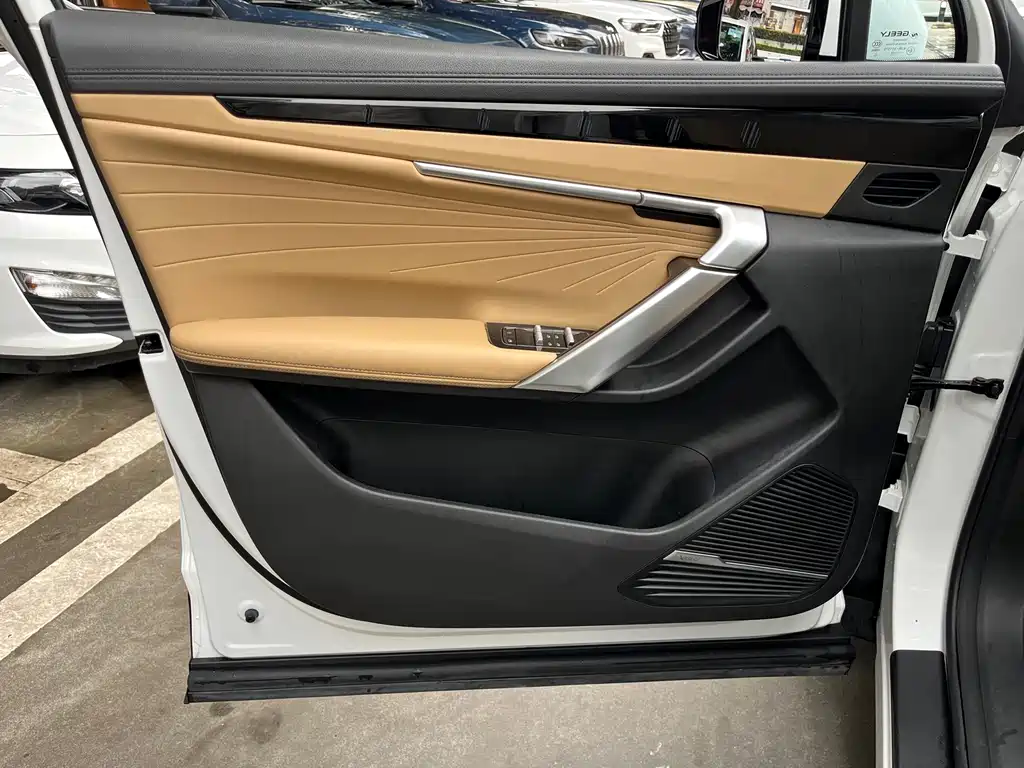 Geely Boyue L — миниатюра 8