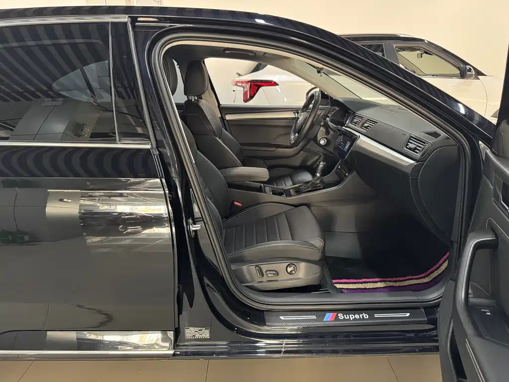 Skoda Superb — миниатюра 13