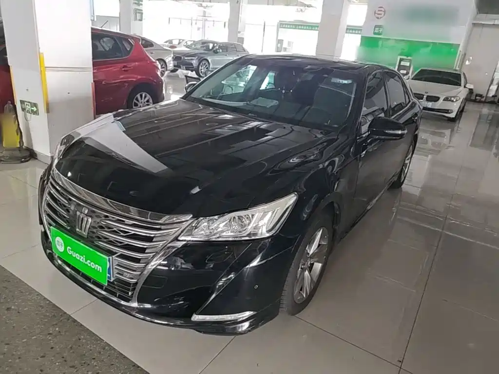 Toyota Crown — миниатюра 2