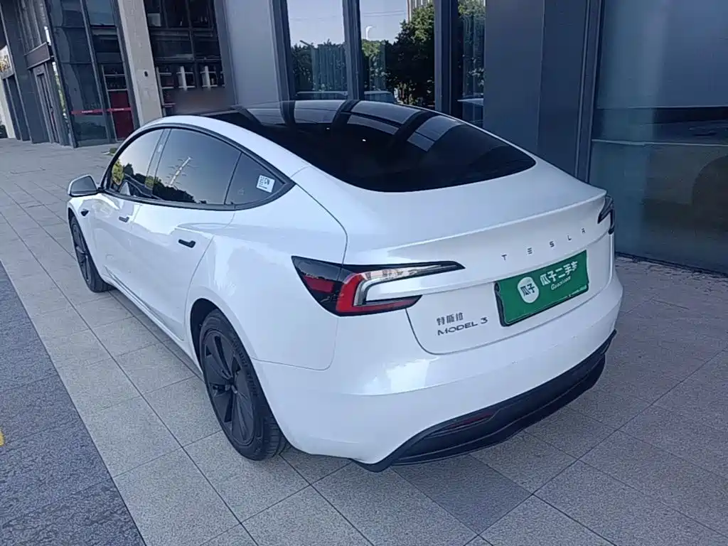 Tesla Model 3 — миниатюра 5