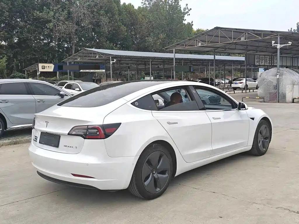 Tesla Model 3 — миниатюра 9