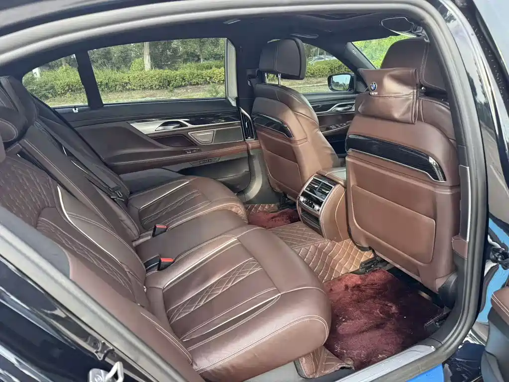 BMW 7 Series — миниатюра 15
