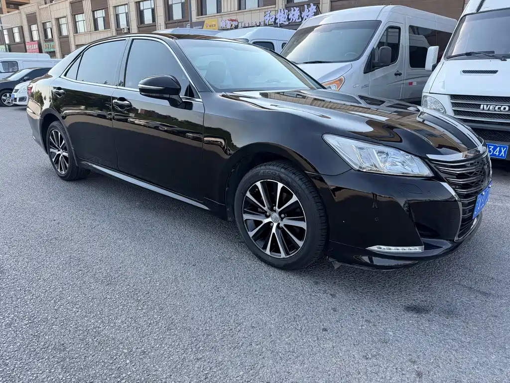 Toyota Crown — миниатюра 3