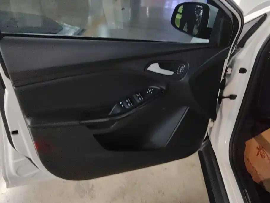 Ford Focus — миниатюра 7
