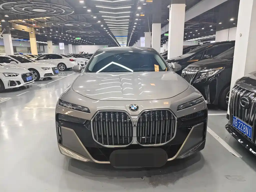 BMW 7 Series — миниатюра 2