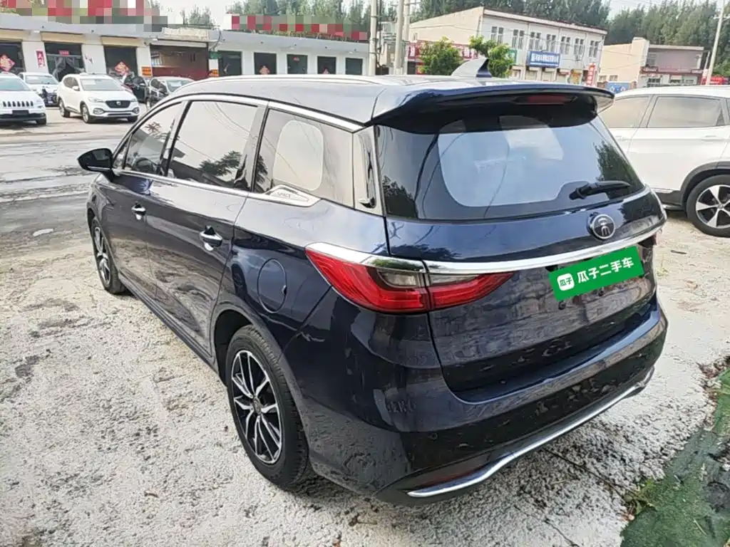 BYD MAX — миниатюра 5