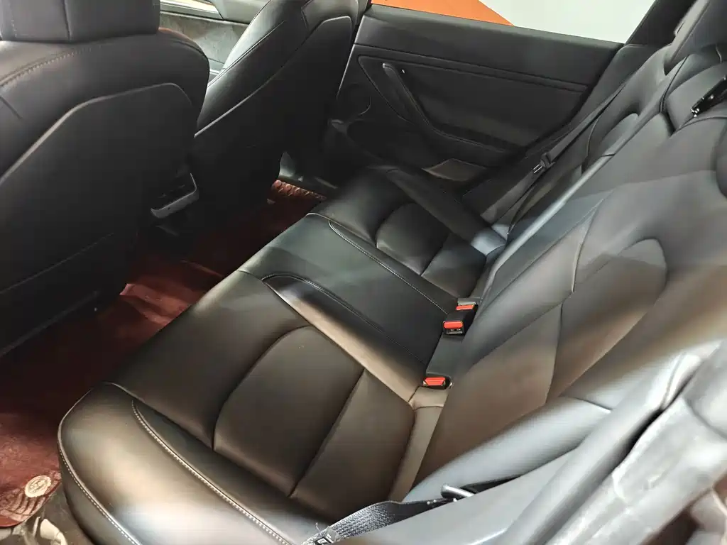 Tesla Model 3 — миниатюра 5