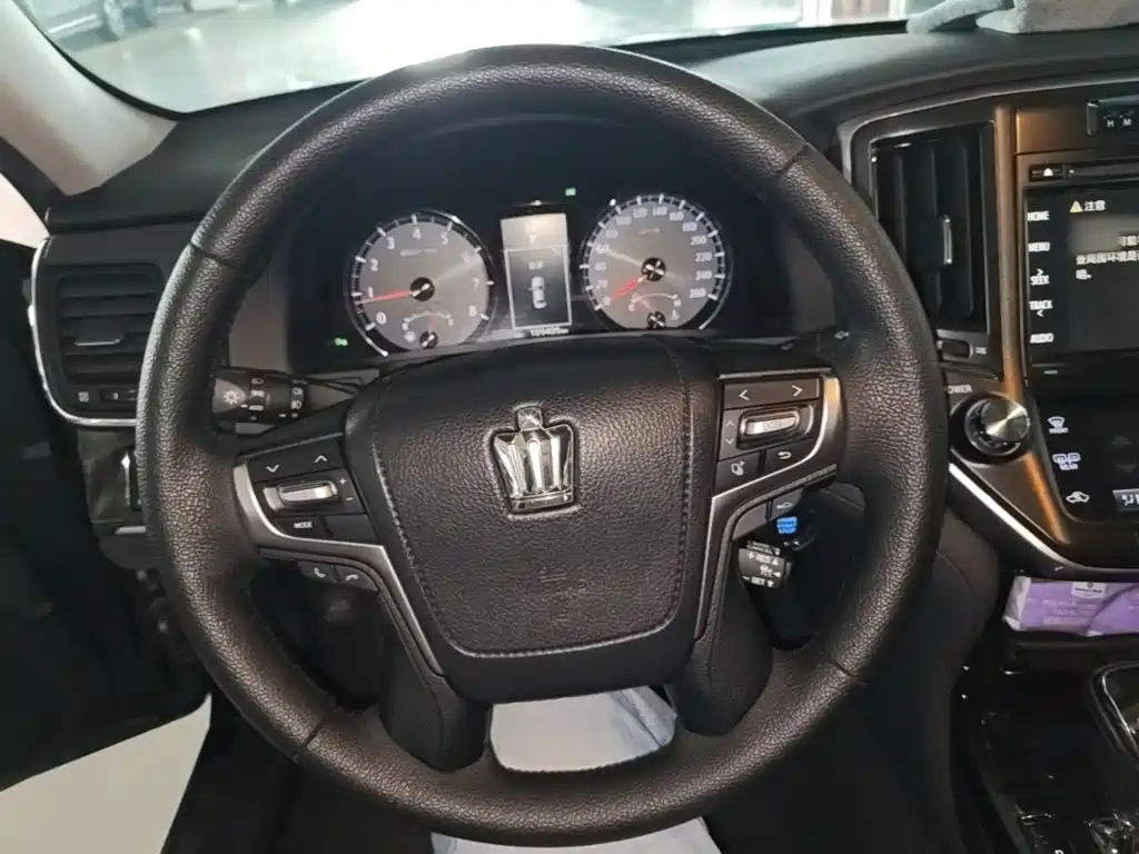 Toyota Crown — миниатюра 11
