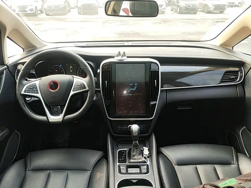 BYD MAX — миниатюра 10