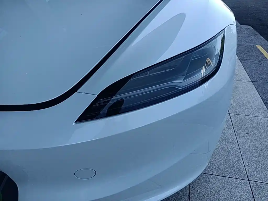 Tesla Model 3 — миниатюра 24