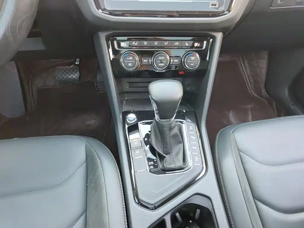 Volkswagen Tiguan L — миниатюра 14