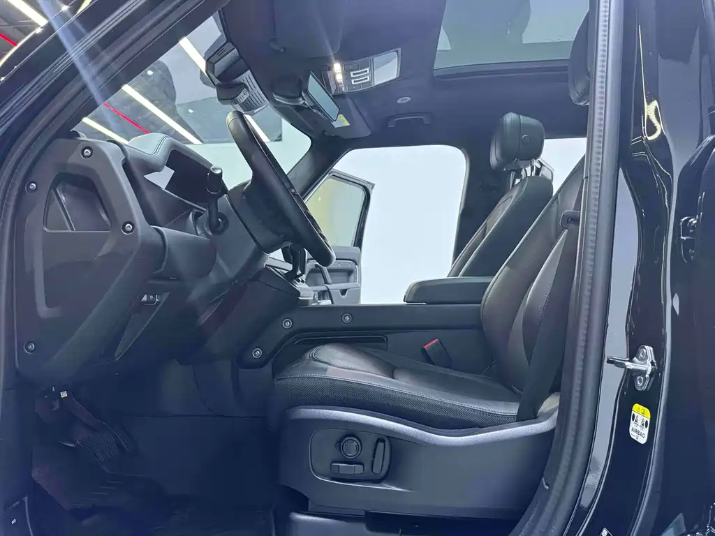 Land Rover Defender — миниатюра 4